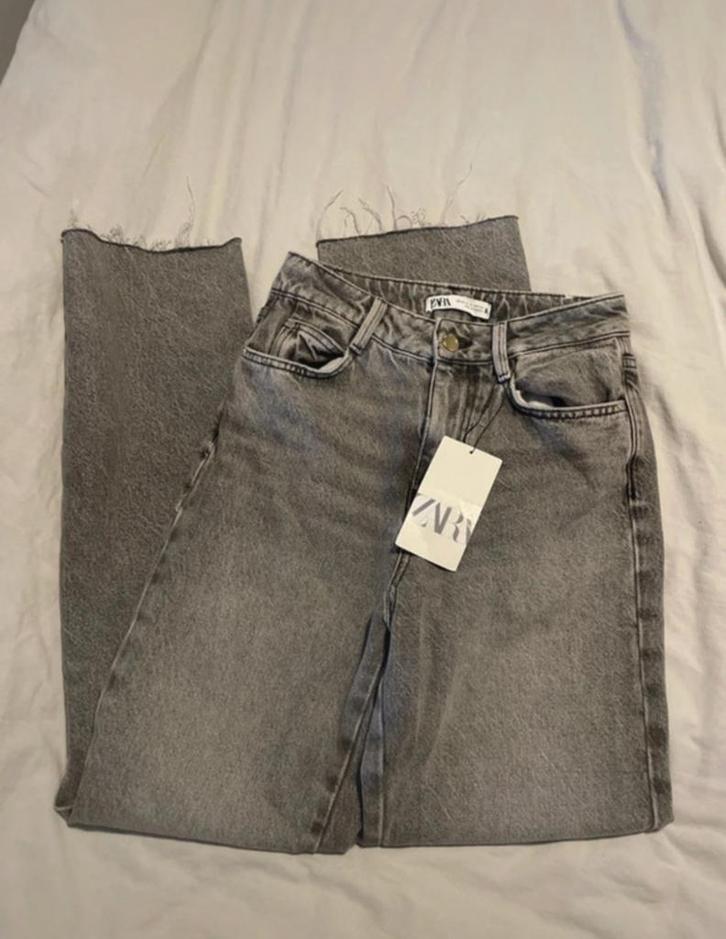 Zara Straight Leg Jeans - Grijs, Kleding | Dames, Spijkerbroeken en Jeans, Zo goed als nieuw, Overige jeansmaten, Grijs, Ophalen of Verzenden