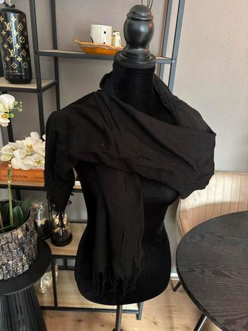 Zwarte Sjaal - Stijlvol en Tijdloos beschikbaar voor biedingen