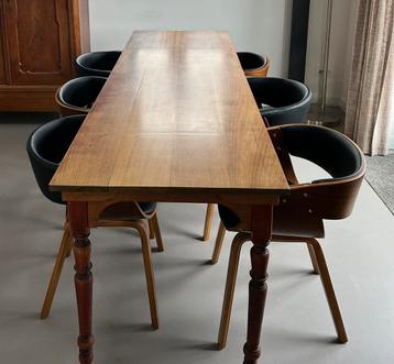 6 walnoten eetkamerstoelen beschikbaar voor biedingen