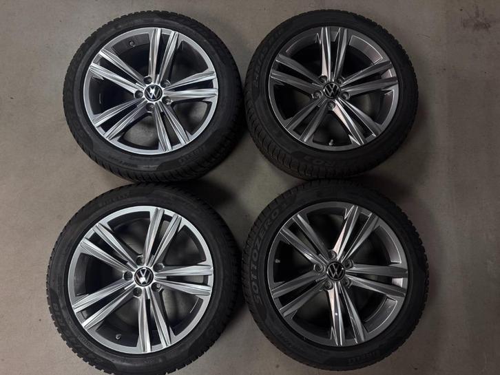Volkswagen Arteon velgen met Pirelli winterbanden 245 45 18, Auto-onderdelen, Banden en Velgen, Banden en Velgen, Winterbanden