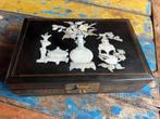 Chinese vintage sieradenkist kist parelmoer bewerkt Chinees, Verburgt Vintage, Gebruikt, Ophalen of Verzenden, https://verburgtvintage.nl/#contact