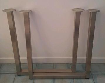 2 metalen bureau poten Ikea