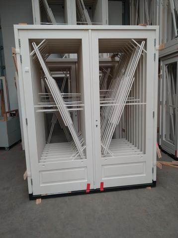 Kozijn met dubbele paneel deuren  beschikbaar voor biedingen