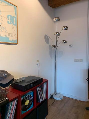 Lamp met 5 halve bollen en marmeren voet beschikbaar voor biedingen