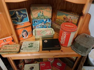 Hele verzameling oude en vintage blikken trommels ruim 250 beschikbaar voor biedingen
