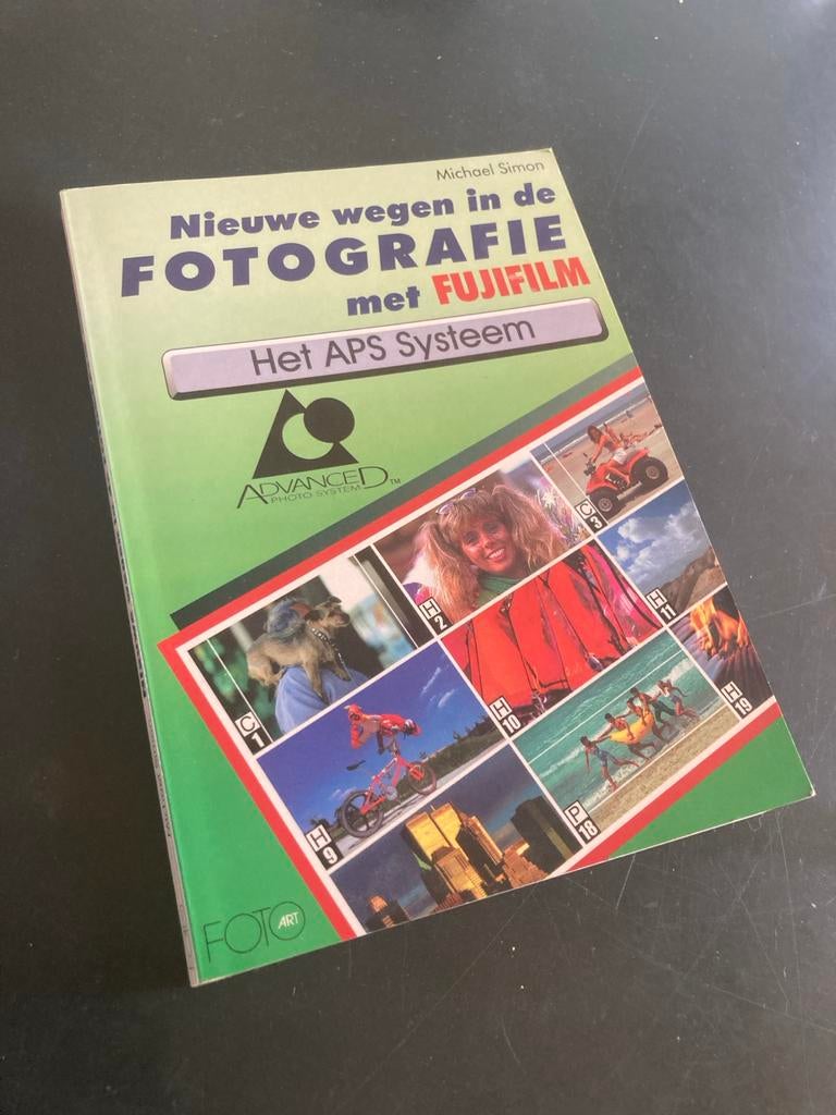 Analoog 1996 APS Nieuwe wegen in de fotografie met Fujifilm, Ophalen of Verzenden, Gelezen, Fotografie algemeen