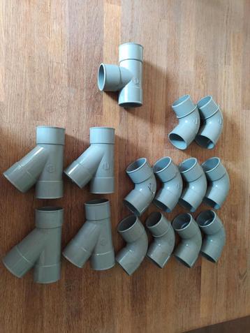 PVC Afvoer T-stukken, Bochten, etc beschikbaar voor biedingen