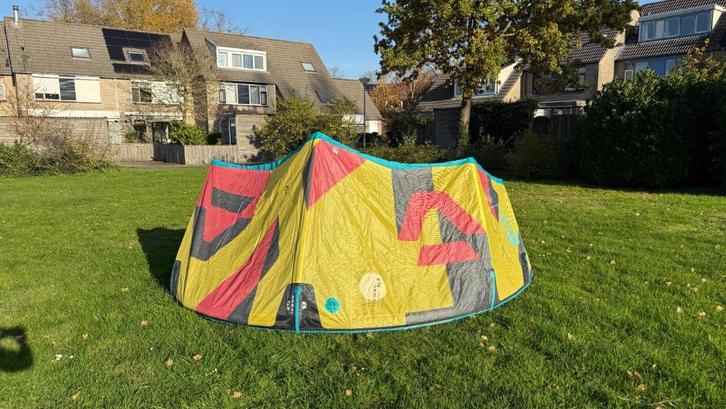 Duotone Rebel SLS 8m, 10m, Juice 15 en Select SLS twintip, Watersport en Boten, Kitesurfen, Zo goed als nieuw, Kite, 10 m², Twintip