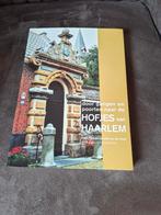 Door gangen en poorten naar de hofjes van Haarlem, Ophalen of Verzenden, Zo goed als nieuw