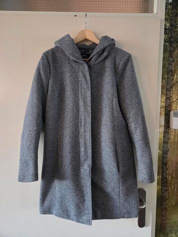 Grijze ONLY jas met capuchon - Maat L beschikbaar voor biedingen