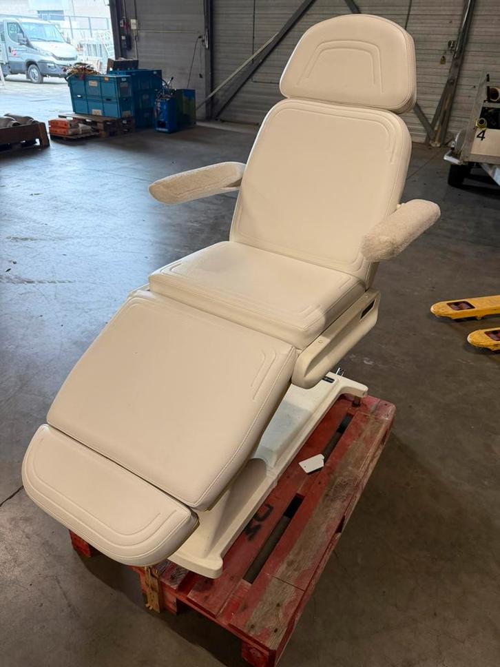 Cosmetronic behandelstoel – €150 –, Antiek en Kunst, Antiek | Meubels | Bedden, Ophalen