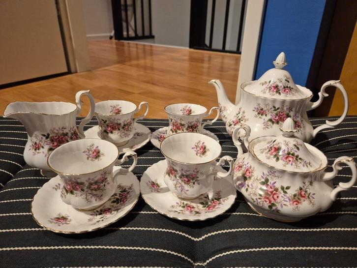 Royal Albert Lavender Rose theeservies (ongebruikt), Verzamelen, Porselein, Kristal en Bestek, Zo goed als nieuw, Compleet servies