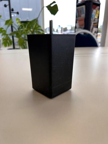 Zwarte bedpoten (6 stuks) beschikbaar voor biedingen