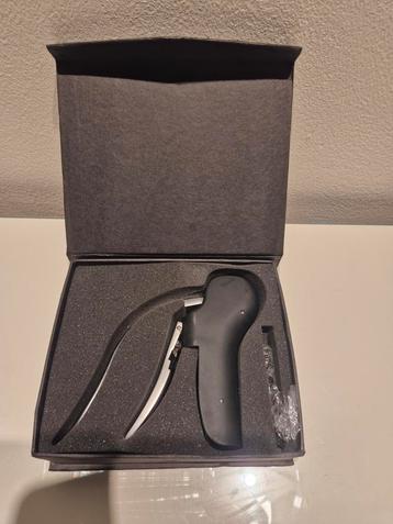 Wijnopener met hendel in doos beschikbaar voor biedingen