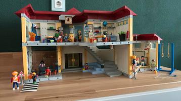 Playmobiel school en gymzaal beschikbaar voor biedingen