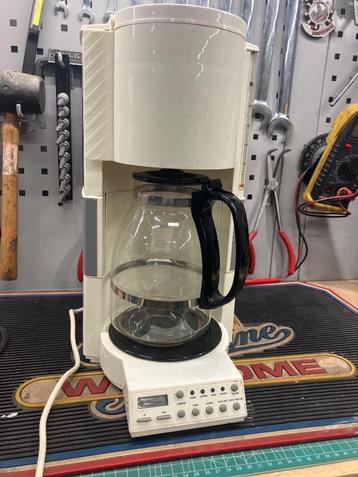 Koffiezetapparaat met radio… beschikbaar voor biedingen