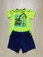 leuke pyjama/shortama met graafmachine maat 122/128, Ophalen of Verzenden, Zo goed als nieuw, Nacht- of Onderkleding