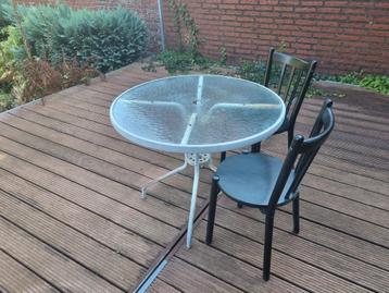 Tuinset met glazen tafel en 2 stoelen beschikbaar voor biedingen