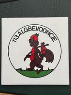 Tegeltje 113 Algbevodncie Koninklijke Landmacht, Verzamelen, Militaria | Algemeen, Verzenden, Landmacht, Nederland, Embleem of Badge