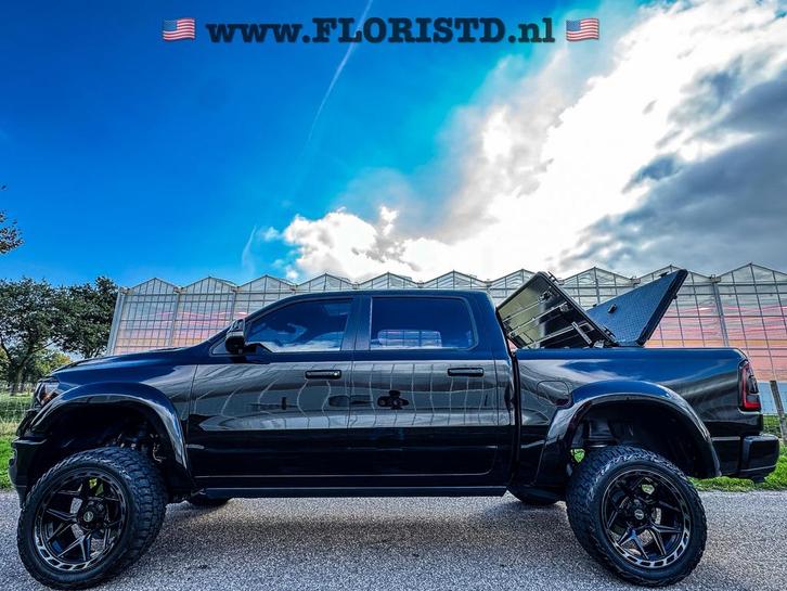 DODGE RAM 1500 5.7L HEMI V8 4X4 401PK*LARAMIE*UNIEK*VERHOOGD, Auto's, Dodge, Bedrijf, Te koop, RAM 1500, 360° camera, 4x4, ABS