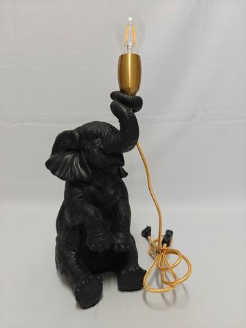 Olifant zwart gekleurd met Lamp. Tafellamp nachtkast lamp beschikbaar voor biedingen