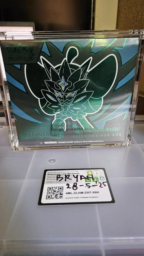 Twilight Masquerade Pokemon Center ETB met Acrylic Case, Hobby en Vrije tijd, Verzamelkaartspellen | Pokémon, Nieuw, Overige typen