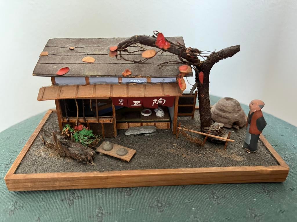 Antiek / Oud Japans diorama van huisje/ winkeltje, Ophalen of Verzenden, Gebruikt, 1:50 of kleiner, Diorama