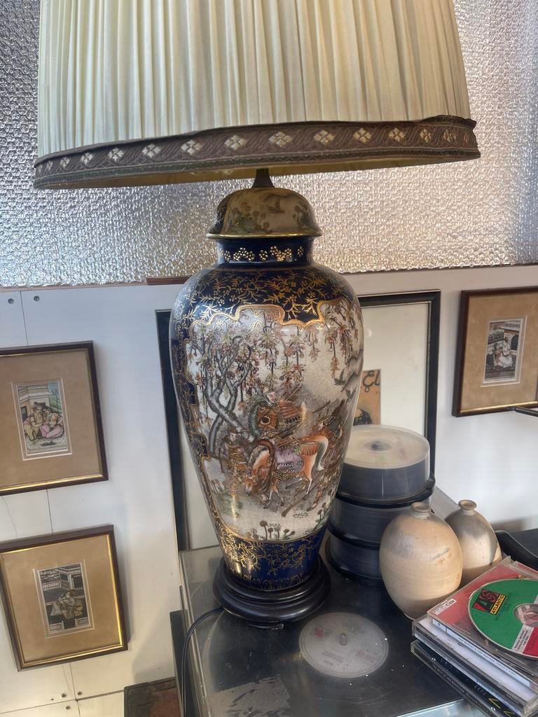 Prachtige Satsuma Lamp met gedetailleerde decoratie, Ophalen of Verzenden, Gebruikt, Stof, Minder dan 100 cm