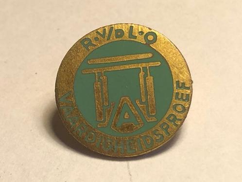 Emaille R. v/d L.O VAARDIGHEIDSDIPLOMA Broche. (Blauw/Goud)., Verzamelen, Speldjes, Pins en Buttons, Zo goed als nieuw, Speldje of Pin