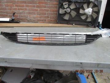 voor bumper grille toyota prius  4 beschikbaar voor biedingen