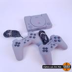PLAYSTATION CLASSIC + 2 CONTROLLERS || Nu: €69.99! || 54493, Spelcomputers en Games, Spelcomputers | Sony PlayStation 1, Gebruikt