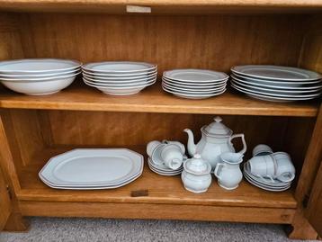 Eetservies en koffieservies 8 kantig beschikbaar voor biedingen