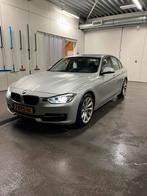 BMW 3-Serie 320i Sport Grijs, Auto's, Achterwielaandrijving, 74 €/maand, 4 cilinders, Electronic Stability Program (ESP)
