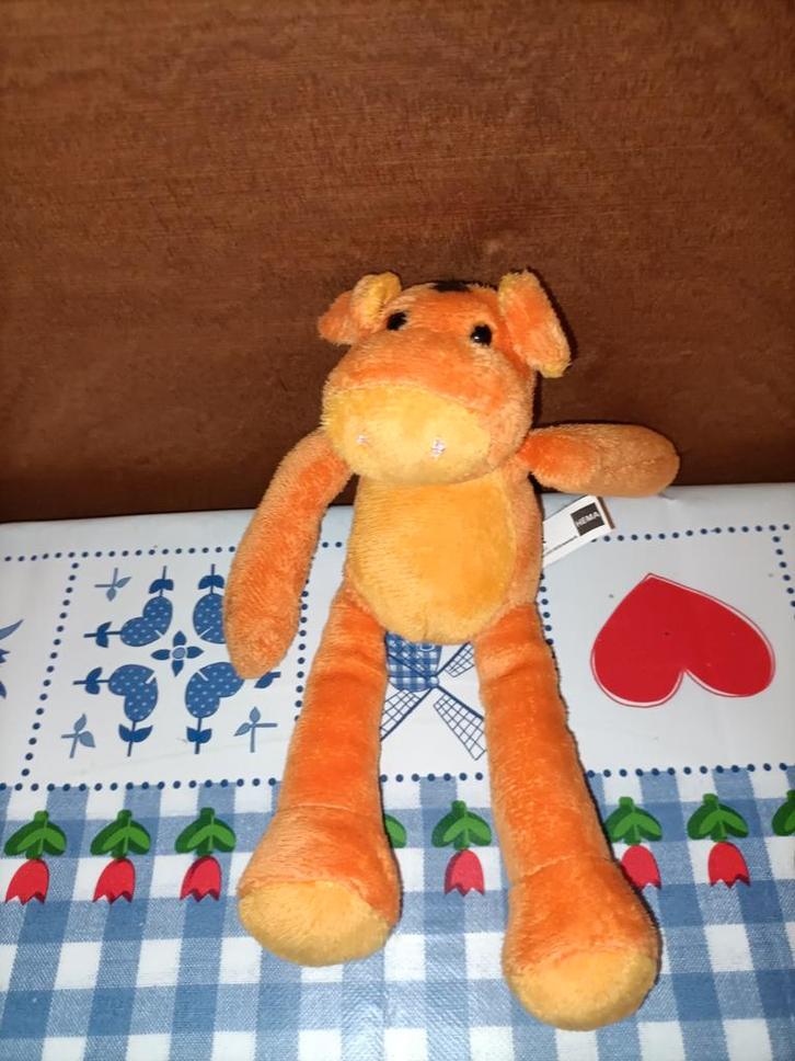 Hema oranje varken knuffel met magneten in handen 21 cm, Kinderen en Baby's, Speelgoed | Knuffels en Pluche, Zo goed als nieuw