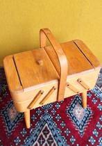 Vintage harmonica fournituren kastje, naaibox, sewing box, Gebruikt, Vintage, Ophalen of Verzenden, Nvt