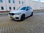 BMW X5 3.0 D M50d Xdrive AUT 2014 Wit, Auto's, BMW, Origineel Nederlands, Te koop, 5 stoelen, 261 €/maand