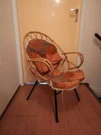 rotan retro stoel incl origineel kussen, Huis en Inrichting, Stoelen, Ophalen, Gebruikt, Bruin, Eén