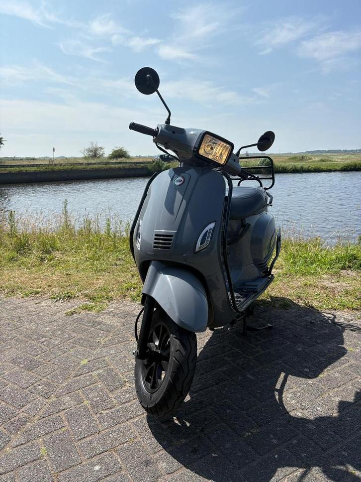 DTS Milano S, Fietsen en Brommers, Scooters | Overige merken, Zo goed als nieuw, Maximaal 25 km/u, Benzine, Ophalen