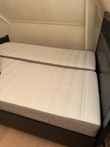 IKEA bed 200x160cm met nieuwe matrassen - afbeelding 1