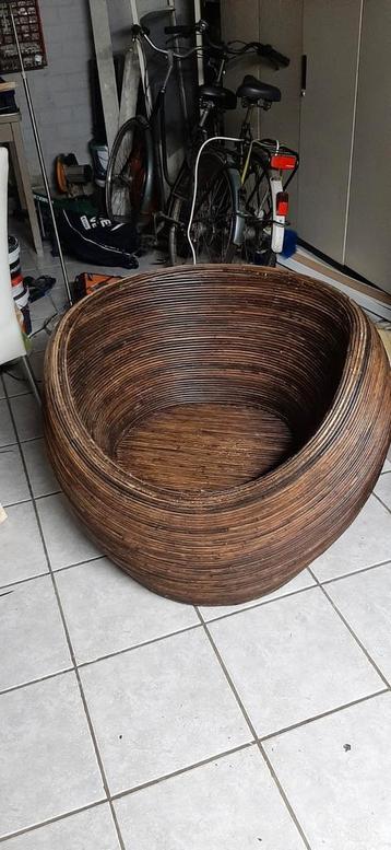 Ronde rotan stoel  beschikbaar voor biedingen