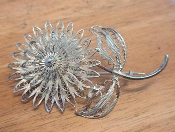 Zilveren broche filigraan bloem beschikbaar voor biedingen