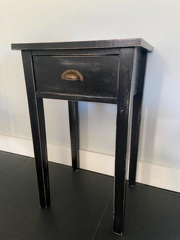Vintage zwart Nachtkastje, bijzettafeltje met laatje 42 x 38 beschikbaar voor biedingen