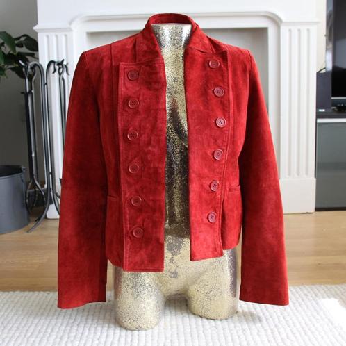 Suede La Ligna Jasje (Maat 38) € 55,-, Kleding | Dames, Jasjes, Kostuums en Pakken, Zo goed als nieuw, Jasje, Maat 38/40 (M), Rood