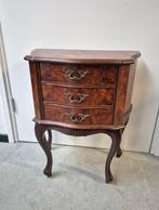 Antiek Frans nachtkastje, Ophalen, 50 tot 100 cm, Zo goed als nieuw, 3 of 4 laden