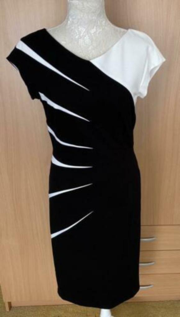 Escada jurk maat 36/S [v], Kleding | Dames, Jurken, Zo goed als nieuw, Maat 36 (S), Zwart, Knielengte, Ophalen of Verzenden