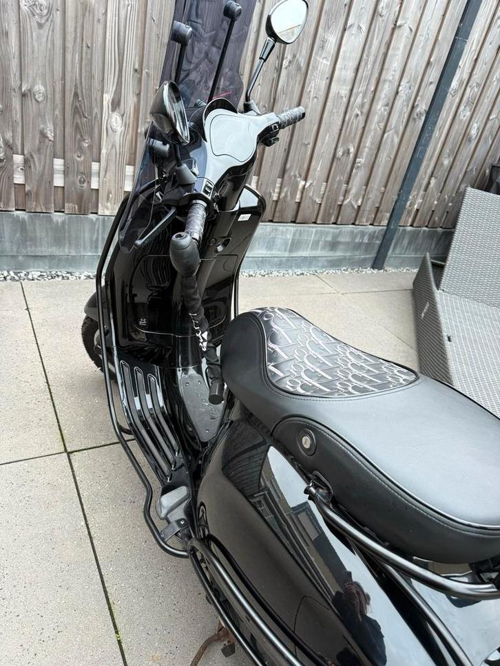 vespa sprint piaggio zwart met dior zadel en handvaten, Fietsen en Brommers, Scooters | Vespa, Gebruikt, Overige modellen, Maximaal 45 km/u