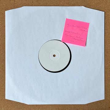 JunkieXL – Red Pill Blue Pill / Dave Matthews - Tiesto Remix beschikbaar voor biedingen