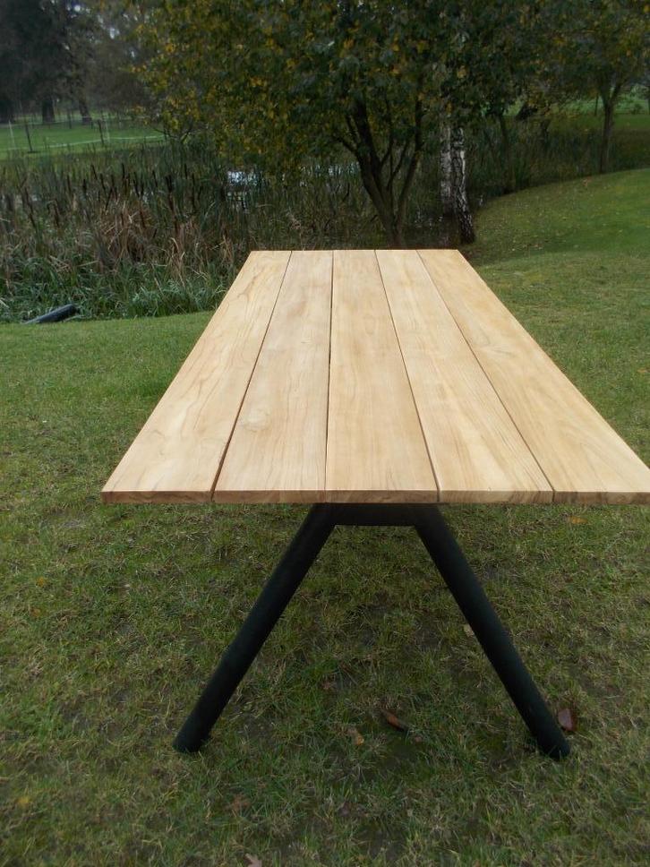 Nieuwe teak houten tafel van 240 x 95cm, stalen onderstel, Tuin en Terras, Tuintafels, Zo goed als nieuw, Rechthoekig, Teakhout