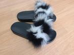 Zwarte fluffy slippers, maat 39, Kleding | Dames, Schoenen, Slippers, Zwart, Nieuw, Ophalen of Verzenden