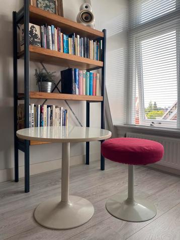 Vintage design krukje met tafeltje midcentury jaren 70 beschikbaar voor biedingen